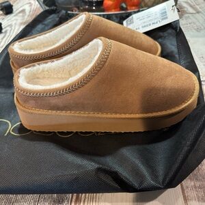 Brand new never worn size 8